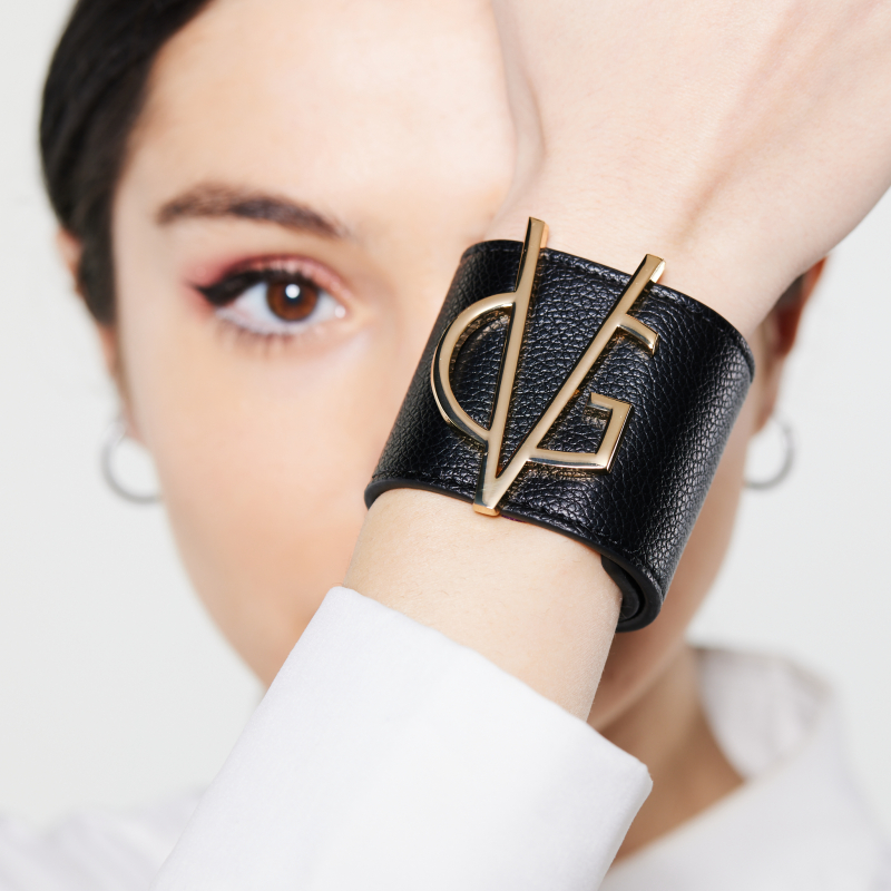 VG Bracelet noir et logo doré